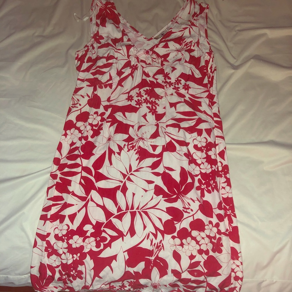 Hawaiian style dress in flattering shape!
